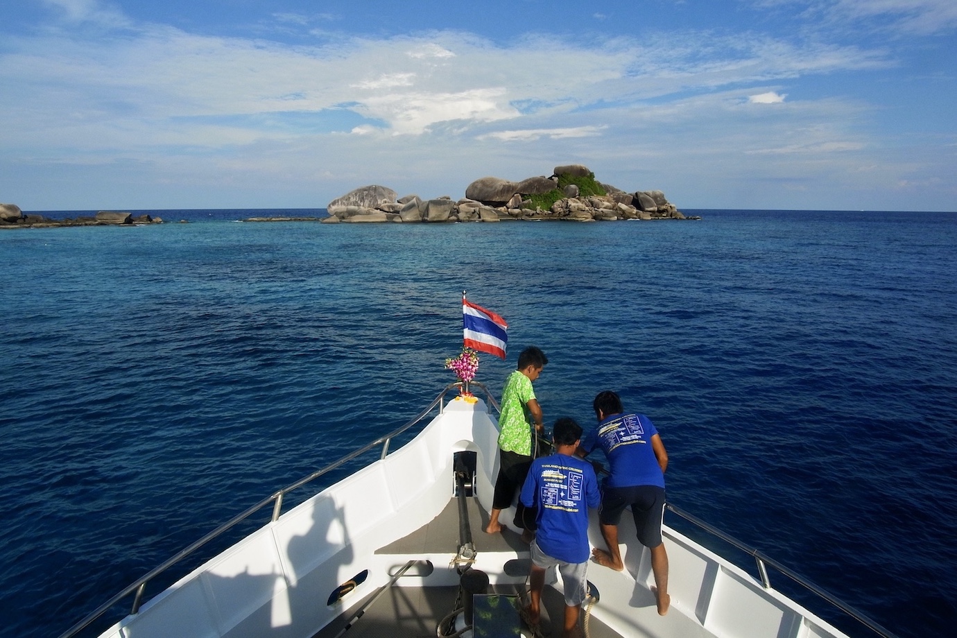 Plongez à bord de BUNMEE 4 - Bateau de Croisières Plongée Thaïlande et Birmanie Myanmar